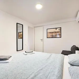  Apartment Lina